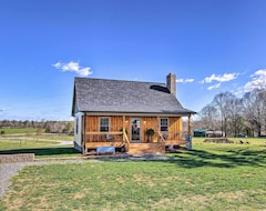 Koko talo/asunto New! ‘farmhouse On The Hill Nc’ - Home W/ Fire Pit (Lawndale, Amerikan Yhdysvallat)