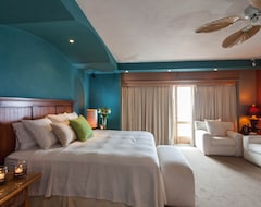 Căn hộ có phục vụ Stunning Luxury 3 bedroom Penthouse right on Los Muertos Beach (Puerto Vallarta, Mexico)