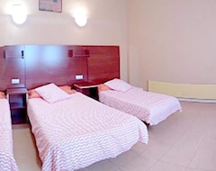 Hostel Residencia Albergue Jaca (Jaca, Španjolska)