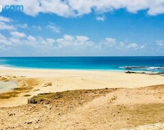 Tüm Ev/Apart Daire Cosy & Relax Yellow House 5mn Walk From The Beach! (Morrinho, Cape Verde)