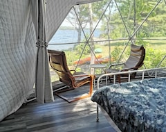 Hotel South Harbour Oasis Geodome Deluxe Queen Suite #9 (Dingwall, Canada)