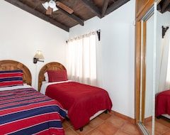 Casa/apartamento entero Aventura - 3 Bedroom Newly Remodeled Beach Front Condo (Santa Ana, México)