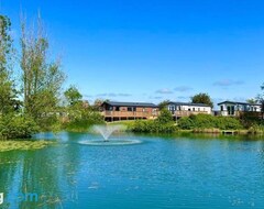 Koko talo/asunto Luxury Lodge Colour Change Hot Tub Lake Views 5 Star Country Park (Malton, Iso-Britannia)