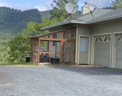 Entire House / Apartment Mountain View On One Level W Hot Tub Fishing Kayaking Tours, Hells Gate Canyon (Grants Pass, USA)