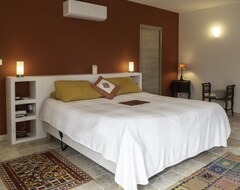 Cijela kuća/apartman Peaceful Setting, 4 Bedrooms, Heated Swimming Pool And Jacuzzi (Saint-Victor-des-Oules, Francuska)