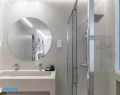 Entire House / Apartment 1 Bedroom 1 Bathroom Furnished - Salamanca - Spacious & Refurbished - Mintystay (Madrid, Spain)