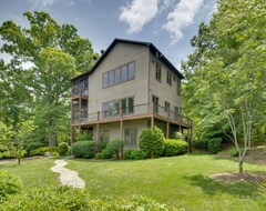 Hele huset/lejligheden New! Landrum Treehouse - Hot Tub & Trail Access! (Landrum, USA)