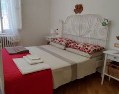 Hele huset/lejligheden B & B In Apartment In The Historical Center Bright, Quiet And With Terrace (Pésaro, Italien)