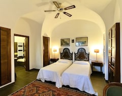 Hele huset/lejligheden Villa Giardini - Eight Bedroom Villa, Sleeps 20 (Lentini, Italien)