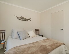 Cijela kuća/apartman Hawk Hill Getaway - Cooks Beach Holiday Home (Whenuakite, Novi Zeland)