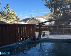 Koko talo/asunto Bear Cabin Getaway!!!(spa) Pet Friendly Backyard (Big Bear City, Amerikan Yhdysvallat)