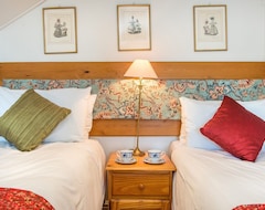 Hele huset/lejligheden Grenville Cottage With Hot Tub - A House That Sleeps 6 Guests In 3 Bedrooms (Torpoint, Storbritannien)