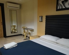 Otel The Royale House Travel Inn And Suites (Davao City, Filipinler)