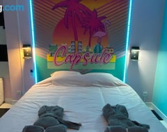 Koko talo/asunto Capsule Miami Vice (Liévin, Ranska)