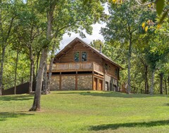 Toàn bộ căn nhà/căn hộ Rustic Log Cabin On 120 Acres! Stocked Ponds, Fire Pit, Kayak, Hiking Trails (Coweta, Hoa Kỳ)