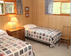 Entire House / Apartment Comfortable 2 Bedroom Cabin 20 Miles Northeast Of Ely With Views Of The Bwcaw (Ely, USA)