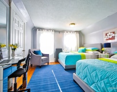 Cijela kuća/apartman Perfect For Large Group 10 Beds• 4.6 Mi To Downtown •Steps To T 5Bd/2Bth (Boston, Sjedinjene Američke Države)