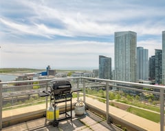 Khách sạn Waterfront Deluxe Residences (Toronto, Canada)