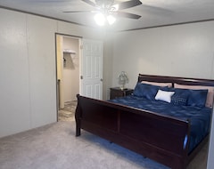 Camping Cozy 3 Bedroom 2 Full Bathroom Home Located Minutes From Historic Downtown. (Georgetown, EE. UU.)