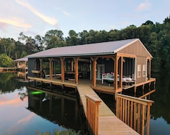 Hele huset/lejligheden Luxurious Family Retreat On Lake Palestine W/ Pool, Hot Tub, & New Boat House (Tyler, USA)