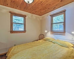 Entire House / Apartment New - Lakefront Iron River Cabin W/ Canoe & Sauna (Iron River, USA)