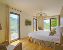 Toàn bộ căn nhà/căn hộ Dans La Nature - Four Bedroom Villa, Sleeps 8 (Peyreleau, Pháp)