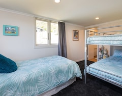 Toàn bộ căn nhà/căn hộ Tirohanga Wai - Waikawa Holiday Home (Waikawa, New Zealand)