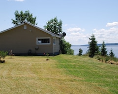 Entire House / Apartment Cosy Waterfront Cottage On Lac Des Quinze/temiscamingue Region (Guérin, Canada)