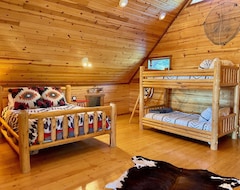Entire House / Apartment Elegant Log Cabin Home - Perfect For Your Up North Get Away! (Leland, USA)