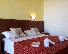 Khách sạn Hotel Villa Aniana (Massignano, Ý)