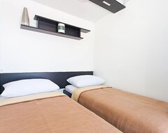 Otel Camping Kastanija - Three Bedroom No.2 (Poreč, Hırvatistan)