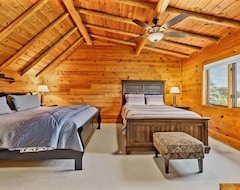 Cijela kuća/apartman Traverse CIty-Bay view-Log home lodge-5 bedrm 3 ba-Air-Fireplace-Sleeps 14 (Traverse City, Sjedinjene Američke Države)