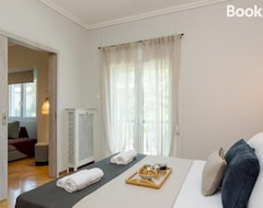 Koko talo/asunto Spacious 2 Bedroom Apartment In Koukaki (Ateena, Kreikka)