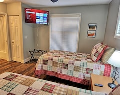 Entire House / Apartment Updated Seven Devils Condo With Deck And Mtn Views (Seven Devils, USA)