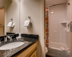 Ski-lodge Hotel Room With Kitchenette In Vails Lionshead Village | Westwind 306b (Vail, USA)