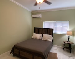 Toàn bộ căn nhà/căn hộ Single Spacious Bedroom Orange Unit (Nicholls Town, Bahamas)