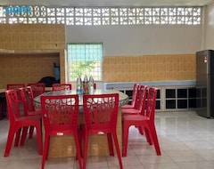 Koko talo/asunto Homestay Myzarah (Pasir Puteh, Malesia)