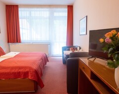 Khách sạn Hotel zur Therme (Erwitte, Đức)