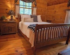 Entire House / Apartment Riverfront Log Cabin On The Ocoee River, Fireplace, Jacuzzi, This Is A Diamond! (Benton, USA)