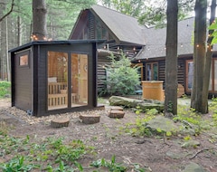 Entire House / Apartment Magical Metamora Cottage W/ Fire Pit, Pond, Deck! (Metamora, USA)