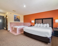 Khách sạn Days Inn & Suites Traverse City (Traverse City, Hoa Kỳ)