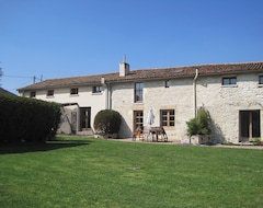 Casa/apartamento entero Bellamente Antiguo Granero francés y fiestas Casas rurales con piscina y jardín (Crézières, Francia)