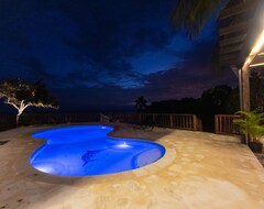 Hele huset/lejligheden Blue Marlin Beach House- Tranquility At Its Best! (Treasure Beach, Jamaica)