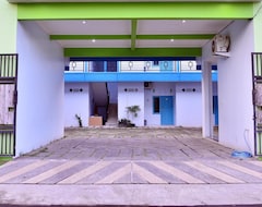 Otel Wira Dkost N Guest House (Madiun, Endonezya)