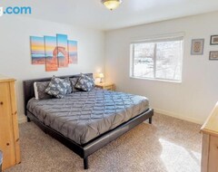 Hotel Condominio a estrenar. 3 dormitorios, piscina y jacuzzi (Moab, EE. UU.)