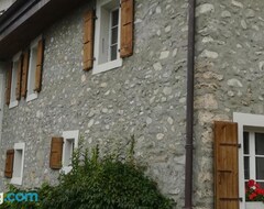 Koko talo/asunto Le Fer A Cheval (Montreux, Sveitsi)