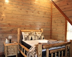 Casa/apartamento entero Cozy Pine Log Cabin (Lobelville, EE. UU.)