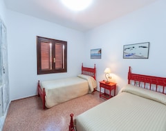 Casa/apartamento entero Villa For 6 People With Parking And Private Pool. (Cala Galdana, España)