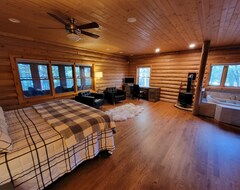 Entire House / Apartment Real Log Cabin Nestled In The Woods Of Cable, Wi On Private Lake (Cable, USA)