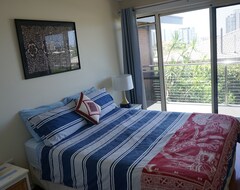 Koko talo/asunto Villa With Views & Pool (Burleigh Heads, Australia)